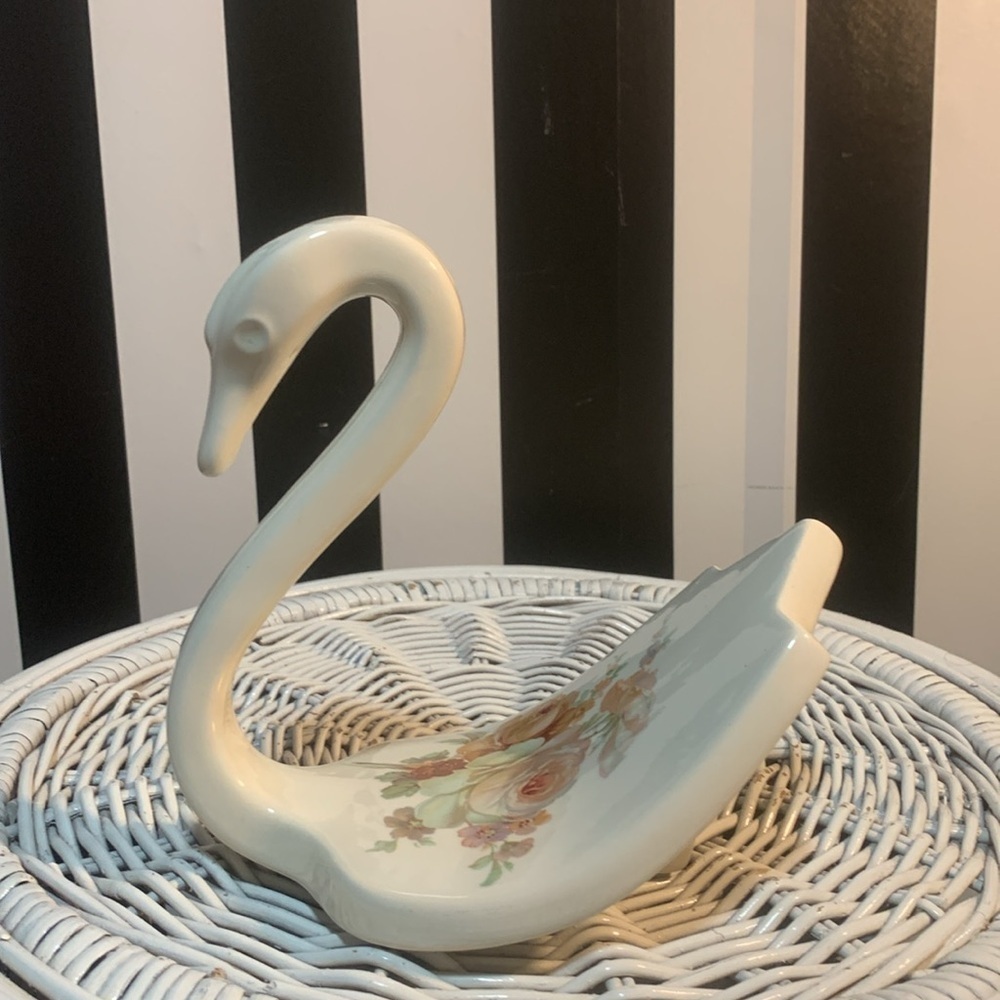Vintage 1982 80s Retro Swan Figurine with Floral Design Soap Dish / Shelf Decor - Picture 12 of 17